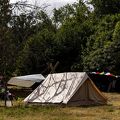 tente - paysage - nature - drapeaux